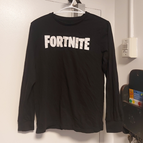 All for $20 - Lot of 4 video game t-shirts mario kart ds pokemon Sonic - Picture 5 of 8